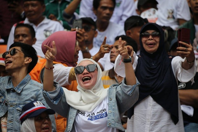Pendukung pasangan capres dan cawapres Anies Baswedan-Muhaimin Iskandar (AMIN) memadati Jakarta International Stadion (JIS) pada Kampanye Akbar, di Jakarta Utara pada, Sabtu (10/2/2024). Foto: Aditia Noviansyah/kumparan