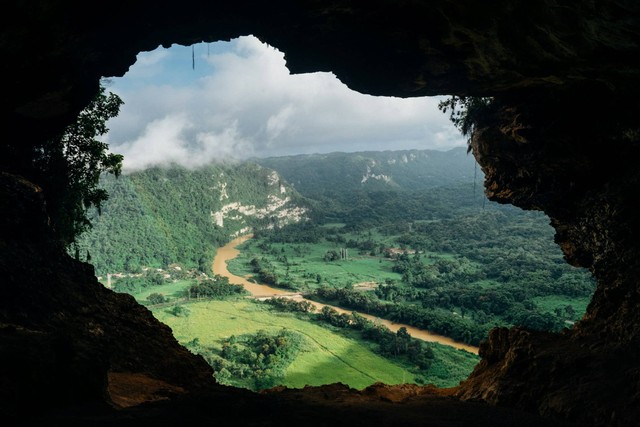 Goa Jepang Kaliurang. Foto hanya ilustrasi, bukan gambar sebenarnya. Sumber: Unsplash/ Jose Murillo.