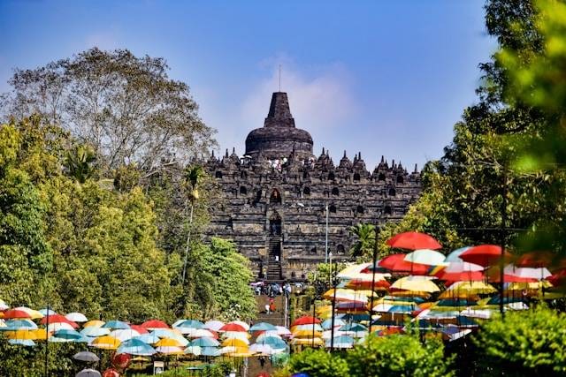 Borobudur Land. Foto hanya ilustrasi bukan tempat sebenarnya. Sumber foto: Unsplash.com/Herry Sutanto
