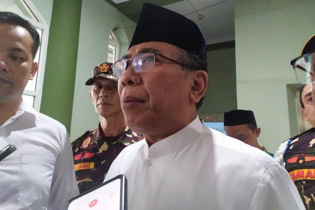 Ketua Umum Pengurus Besar Nahdlatul Ulama (PBNU), Yahya Cholil Staquf, di Kantor PWNU Jabar, Kota Bandung pada Sabtu (10/2/2024). Foto: Rachmadi Rasyad/kumparan
