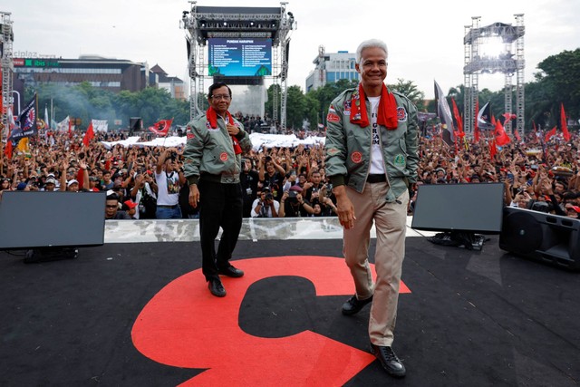 Capres-cawapres 02 Ganjar Pranowo dan Mahfud MD hadiri Kampanye Akbar di Lapangan Pancasila Simpang Lima, Semarang, Jawa Tengah, Sabtu (10/2/2024). Foto: Willy Kurniawan/REUTERS