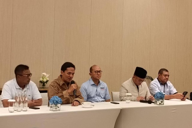 Konferensi pers TKN Prabowo-Gibran terkait dugaan korupsi pembelian pesawat Mirage di Hotel Fairmont, Jakarta Pusat, Sabtu (10/2/2024). Foto: Zamachsyari/kumparan