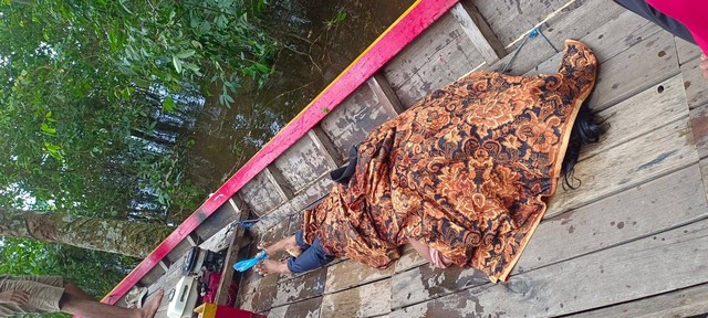 Salah satu korban kecelakaan perahu getek di perairan Banyuasin, Foto : BPBD Banyuasin