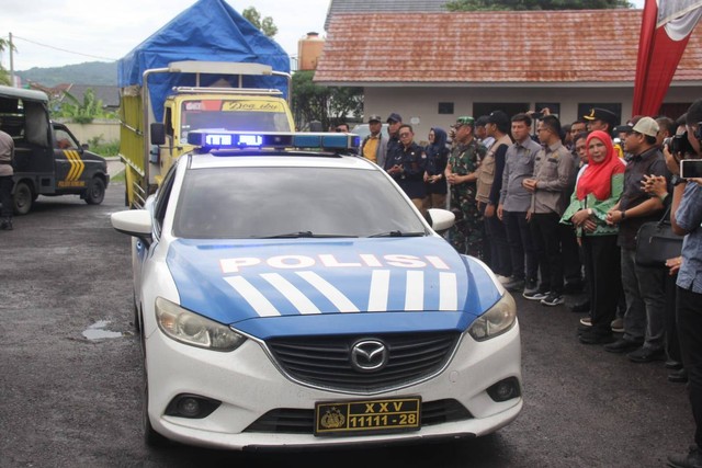 Polresta Bandar Lampung kawal pendistribusian logistik Pemilu 2024 ke 20 Kecamatan di Bandar Lampung. | Foto: Dok Humas Polresta Bandar Lampung