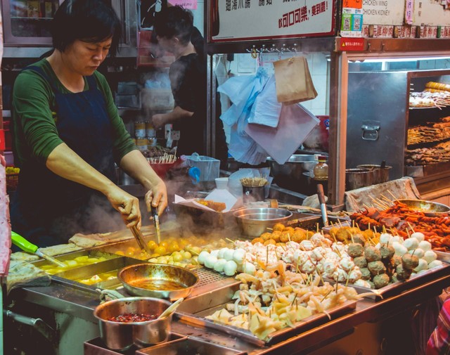 Kuliner Lengkong Kecil Bandung. Foto hanya ilustrasi, bukan tempat sebenarnya. Sumber: Unsplash/vernon raineil cenzon