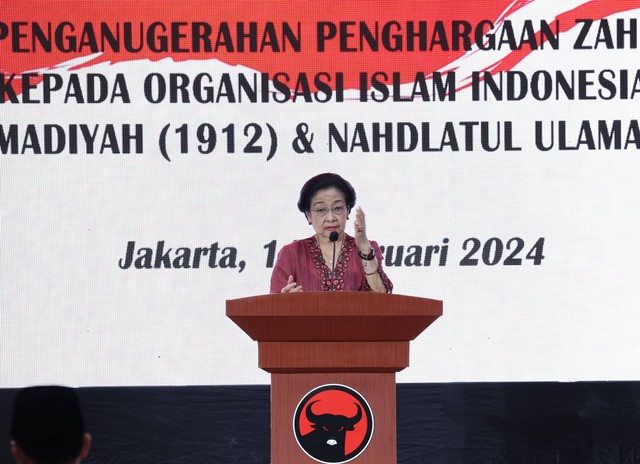 Ketum PDIP Megawati Soekarnoputri saat memberikan sambutan di acara Isra Mikraj di Masjid At-Taufiq, Lenteng Agung, Jakarta Selatan, Minggu (11/2/2024). Foto: PDIP