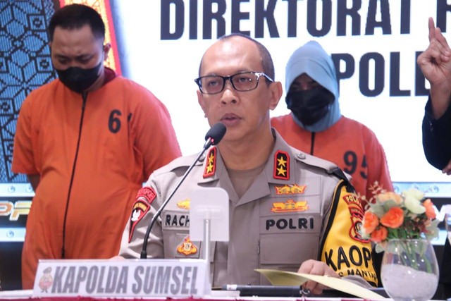 Kapolda Sumsel,  Irjen A Rachmad Wibowo, berlatar pasutri yang menjadi bandar narkoba di Palembang. (ist)