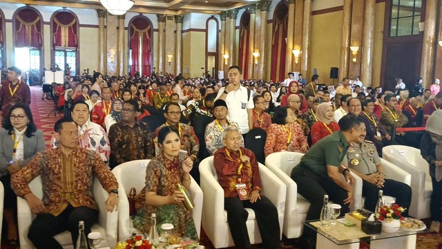 Ketum Partai Demokrat AHY (kiri) dan istrinya Annisa Pohan, menghadiri perayaan Tahun Baru Imlek Nasional 2575 Kongzili, di Balai Samudra, Jakarta Utara, Senin (12/2). Foto: Fadhil Pramudya/kumparan