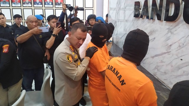 Press release kasus perampokan di Polrestabes Bandung pada Senin (12/2). Foto: Rachmadi Rasyad/kumparan