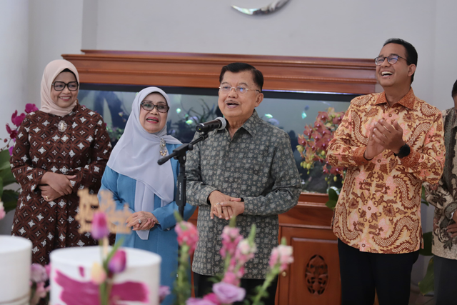 Wakil Presiden ke-10 dan ke-12 RI, Jusuf Kalla (JK) dan Capres nomor urut 01, Anies Baswedan di kediaman pribadi JK, Jl. Brawijaya, Jakarta Selatan, Senin (12/2). Foto: Dok. Istimewa