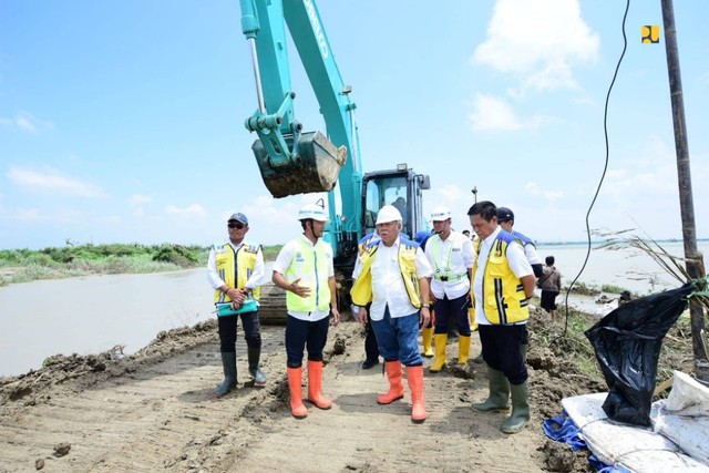 Menteri PUPR Target Perbaikan Tanggul Sungai Wulan Di Demak Rampung ...