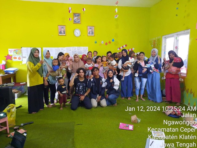 Foto bersama setelah penyuluhan gemar makan ikan oleh Yustinus Adyaksa