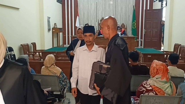 Terdakwa Doni Ardiansyah Putra usai menjalani sidang pembacaan vonis di Pengadilan Negeri Tanjung Karang, Bandar Lampung. | Foto : Galih Prihantoro/ Lampung Geh
