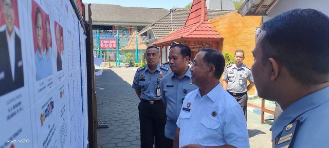 PK Utama Ditjen PAS Tarsosno saat meninjau kesiapan Pemilu di Rutan Bantul (Dokumentasi: Humas Kanwil Kemenkumham DIY