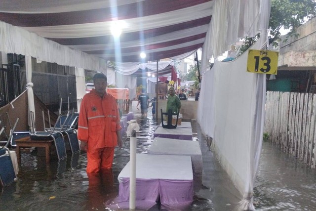 TPS di Kebon Sirih, Menteng, Jakpus, terendam banjir, Rabu (14/2/2024). Foto: BPBD DKI Jakarta