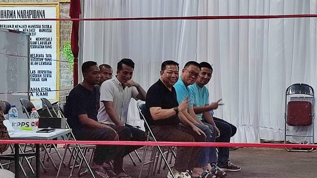 Narapidana kasus korupsi, Setya Novanto memberikan suara Pemilu 2024 di Lapas Sukamiskin, Kota Bandung, pada Rabu (14/2/2024). Foto: Rachmadi Rasyad/kumparan