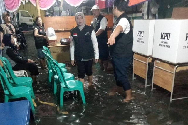 TPS yang berada di GOR Kutai, Kelurahan Bencongan, Kecamatan Kelapa Dua, Kabupaten Tangerang, terendam banjir, Rabu, (14/2/2024). Foto: Dok. Istimewa