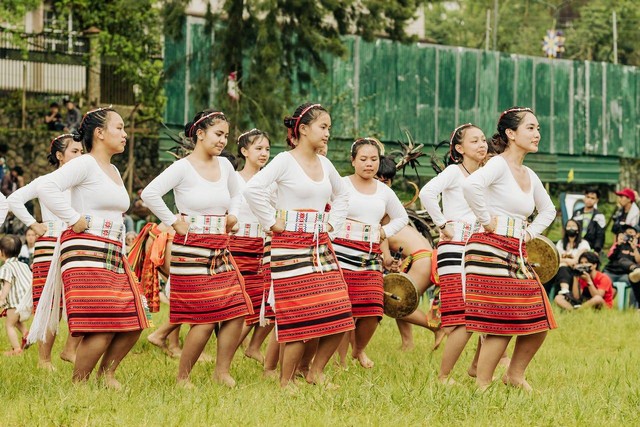 Tuliskan masing-masing tiga suku yang berasal dari tiap pulau besar di Indonesia. Foto hanya ilustrasi, bukan yang sebenarnya. Sumber: Pexels/terence b