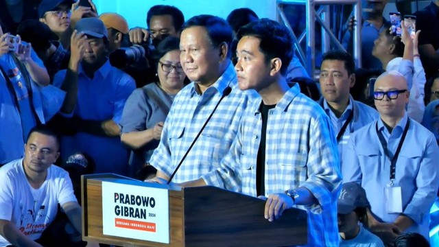 Cawapres 02 Gibran Rakabuming Raka bersama Capres 02 Prabowo Subianto di Nobar Quick Count di Istora Senayan, Jakarta, Rabu (14/2/2024). Foto: Youtube/Prabowo Gibran