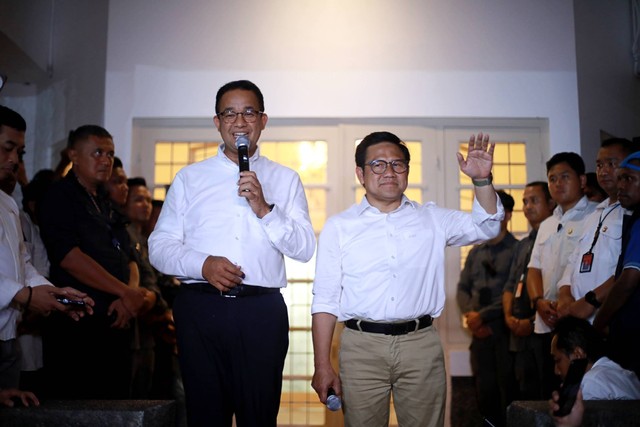 Calon presiden dan wakil presiden 01 Anies Baswedan-Muhaimin Iskandar gelar konferensi pers di markas Timnas AMIN di Jalan Diponegoro, Menteng, Jakarta, Rabu (14/2/2024). Foto: Aditia Noviansyah/kumparan