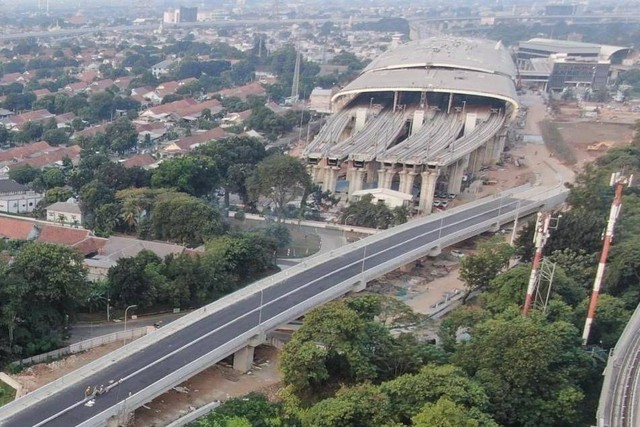 Akses tol menuju stasiun Kereta Cepat Whoosh Halim di Jalan Tol Jakarta-Cikampek KM 00+850 A akan ditutup secara permanen pada 18 Februari 2024. Foto: KCIC