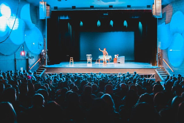 Teater Tertutup Dago Tea House, foto hanya ilustrasi, bukan tempat sebenarnya: Unsplash/Erik Mclean