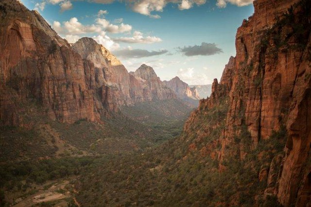 Ilustrasi Hidden Canyon Beji Guwang (Foto hanya ilustrasi, bukan tempat sebenarnya) Sumber: unsplash.com/ Jamie Hagan