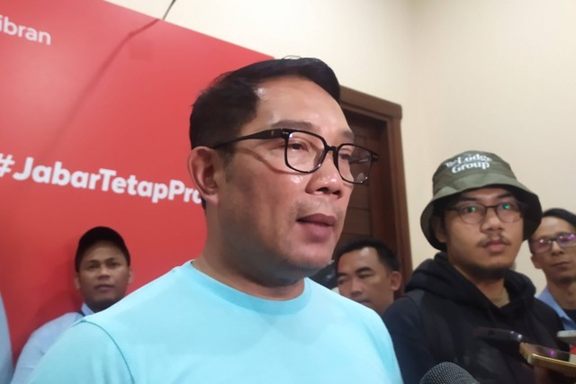 Ketua TKD Jabar Prabowo-Gibran, Ridwan Kamil, saat memberi keterangan soal kemenangan Prabowo-Gibran di Sekretariat TKD Jabar, Kota Bandung pada Kamis (15/2/2024). Foto: Rachmadi Rasyad/kumparan