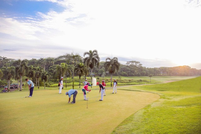 Ilustrasi untuk Tugas Caddy dalam Permainan Golf. Sumber: Unsplash/Satria Setiawan