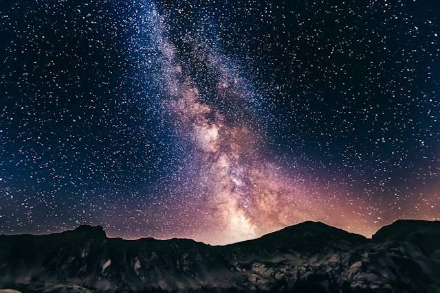 Ilustrasi bintang terbesar di alam semesta, sumber Photo by Denis Degioanni on Unsplash