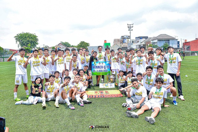 Java Soccer U-15 menjadi juara Copa Askot Selatan U-15 yang diselenggarakan oleh Askot PSSI Jakarta Selatan. Foto: Dok. Istimewa