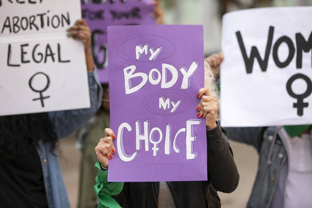 Ilustrasi reformasi hukum kesehatan terkait aborsi | Sumber foto: freepik
