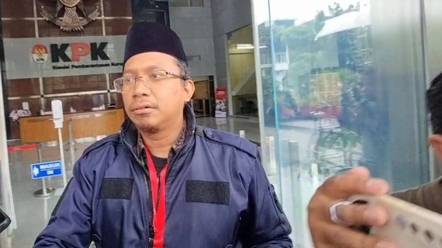 Bupati Sidoarjo Ahmad Muhdlor Ali saat jalani pemeriksaan di Gedung Merah Putih KPK, Jumat (16/2).  Foto: Hedi/kumparan