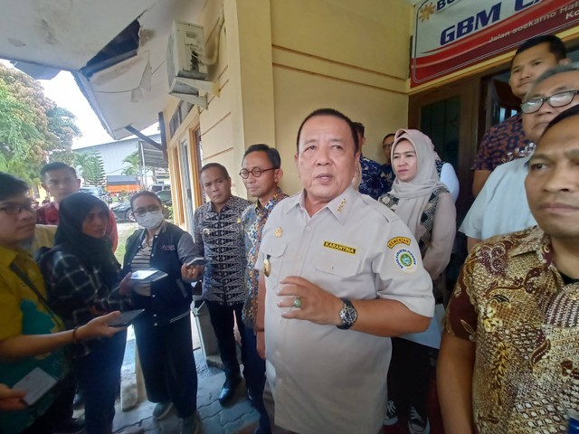 Gubernur Lampung Arinal Djunaidi diwawancarai usai menggelar rapat koordinasi menyikapi langka dan naiknya harga beras. | Foto : Galih Prihantoro/ Lampung Geh