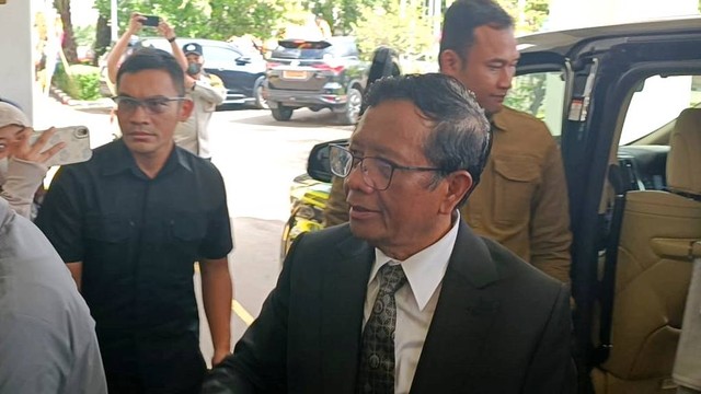 Mahfud MD hadiri pengukuhan guru besar Fakultas Kedokteran UI, di Salemba, Jakarta Pusat, Sabtu (17/2/2024). Foto: Hedi/kumparan