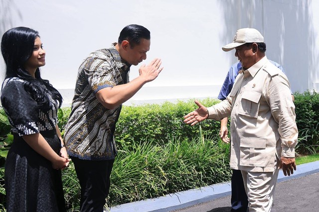 Momen Capres 02 Prabowo Subianto disambut AHY di Museum dan Galeri SBY-Ani, di Pacitan, Jawa Timur, Sabtu, 17 Februari 2024. Foto: Dok. Istimewa