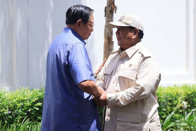 Momen Capres 02 Prabowo Subianto disambut Presiden ke-6 Susilo Bambang Yudhoyono (SBY) di Museum dan Galeri SBY-Ani, di Pacitan, Jawa Timur, Sabtu, 17 Februari 2024. Foto: Dok. Istimewa