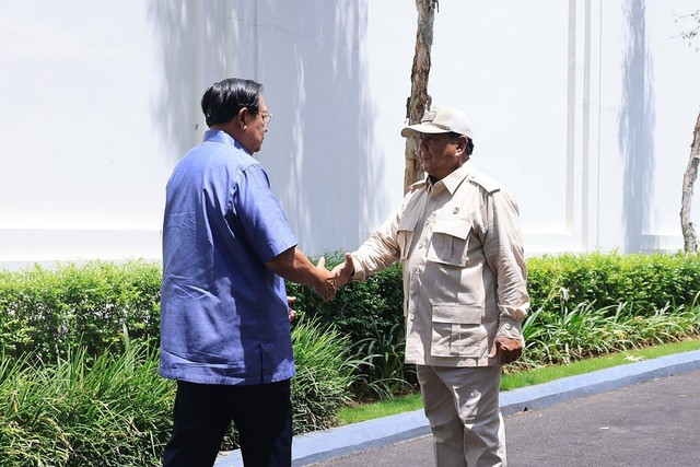Momen Capres 02 Prabowo Subianto disambut Presiden ke-6 Susilo Bambang Yudhoyono (SBY) di Museum dan Galeri SBY-Ani, di Pacitan, Jawa Timur, Sabtu, 17 Februari 2024. Foto: Dok. Istimewa