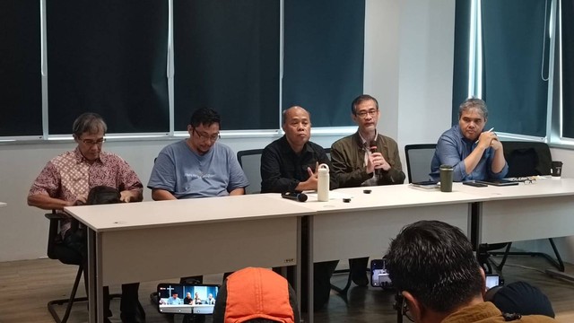 Konferensi pers Kecurangan Pemilu dan Omong-Omong Media di Gedung Permata Kuningan, Jakarta Selatan, Sabtu (17/2). Dok.  Foto: Fadlan Nuril Fahmi/kumparan