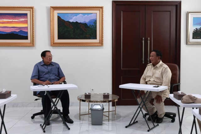 Capres 02 Prabowo Subianto mengunjungi Presiden ke-6 RI, Susilo Bambang Yudhoyono (SBY), di Pacitan, Jawa Timur, Sabtu (17/2). Foto: Dok. Istimewa