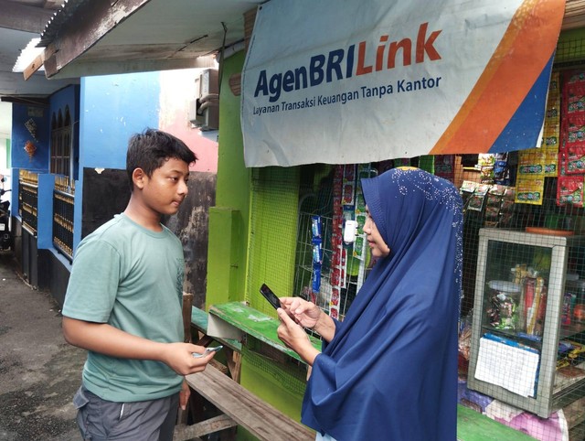 Nila, AgenBRILink yang melayani Program Mitra Ultra Mikro (UMi). Foto: Dok. BRI