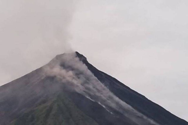 Gunung Karangetang di Pulau Siau, Kabupaten Kepulauan Sitaro.  Foto: ANTARA/HO-POS PGA Karangetang