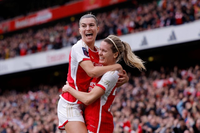 Pertandingan Arsenal melawan Manchester United pada pertandingan Liga Super Wanita di Stadion Emirates, London, Inggris, Sabtu (17/2/2024). Foto: Andrew Couldridge/REUTERS