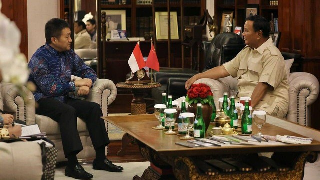 Prabowo menerima kunjungan Duta Besar Republik Rakyat Tiongkok H.E. Lu Kang di Rumah Kertanegara, Jakarta. Foto: Instagram/@prabowo