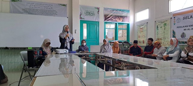 Sosialisasi Kepada Guru-guru SMP Al-Hamidiyah Kiyai Muara Ogan Palembang. Palembang (24/01/24), Dok.Teknik Industri (24/01/24).
