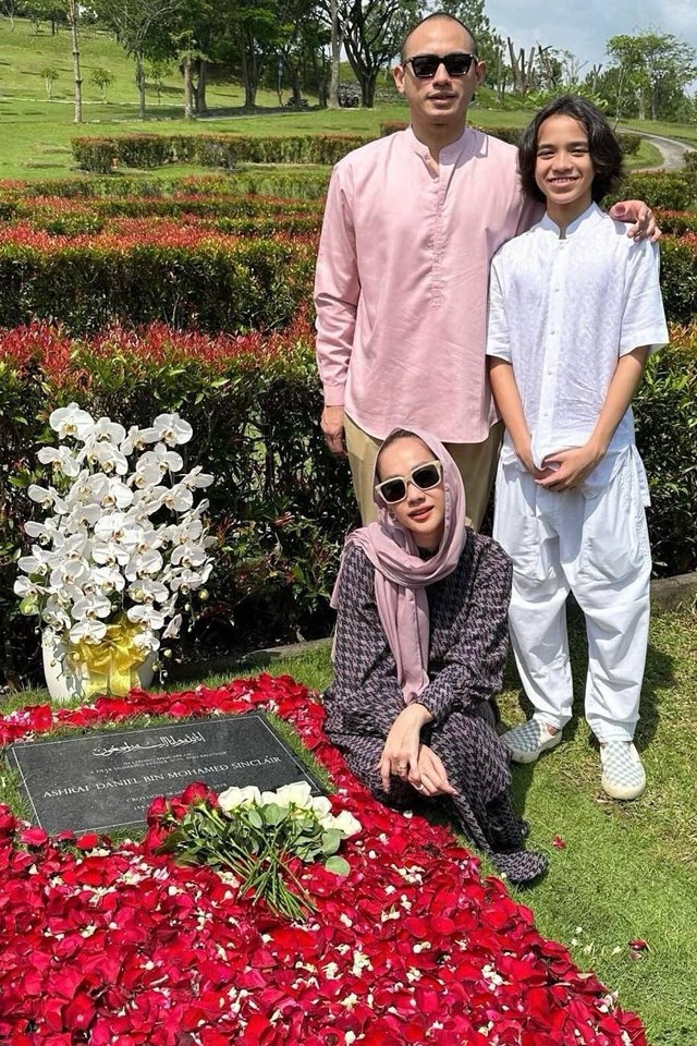 BCL ziarah ke makam Ashraf Sinclair bersama keluarga. Foto: Instagram/@itsmebcl