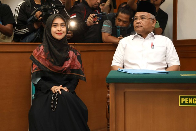 Ria Ricis dan Teuku Ryan menjalani sidang perceraian perdana di Pengadilan Agama Jakarta Selatan, Jakarta, Senin, (19/02/2024). Foto: Agus Apriyanto