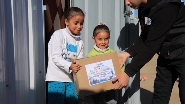 Paket Pangan dan Makanan dari Indonesia Bahagiakan Ratusan Keluarga di Gaza