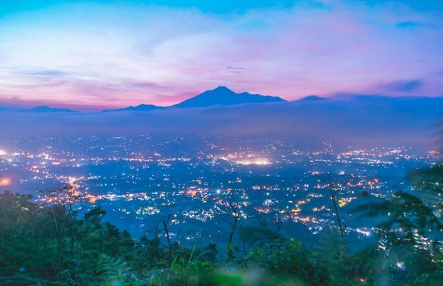 Ilustrasi Bukit di Yogyakarta, Bukan Tempat Sebenarnya  Sumber Unsplash/Faiz Muhammad