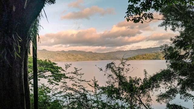 Waduk Beton Ponjong Gunung Kidul. Foto hanya ilustrasi bukan tempat sebenarnya. Sumber foto: Unsplash.com/fajriyan